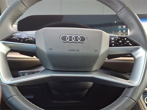 Used 2025 Audi Q5 Premium w/ Convenience Package image 15