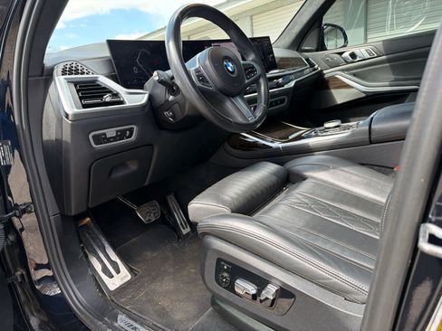 Used 2023 BMW X7 xDrive40i w/ Executive Package image 11