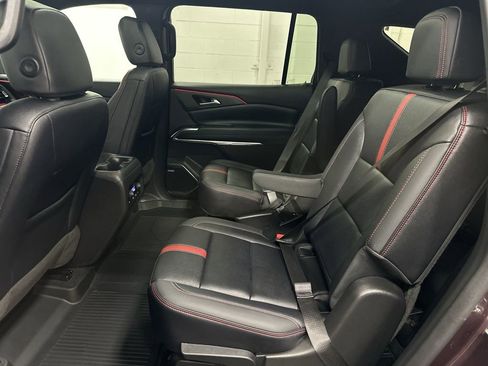 Used 2025 Chevrolet Traverse RS w/ LPO, Floor Liner Package image 21