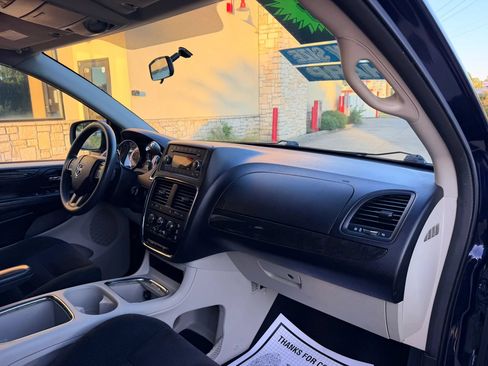 Used 2014 Dodge Grand Caravan SXT FWD image 13