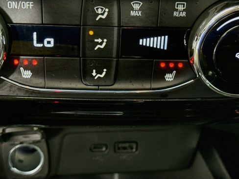 Used 2025 Chevrolet Trax LT w/ Driver Confidence Package FWD image 21