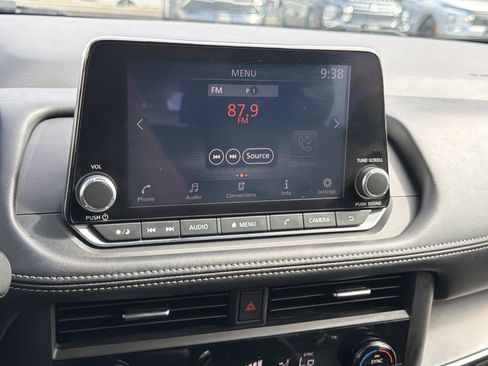 Used 2024 Nissan Rogue SV AWD/4WD image 21