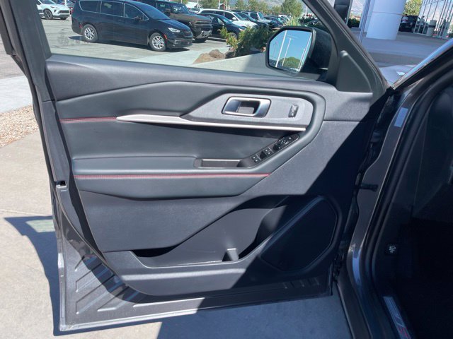 Used 2025 Ford Explorer ST-Line w/ ST-Line Street Pack AWD/4WD image 13
