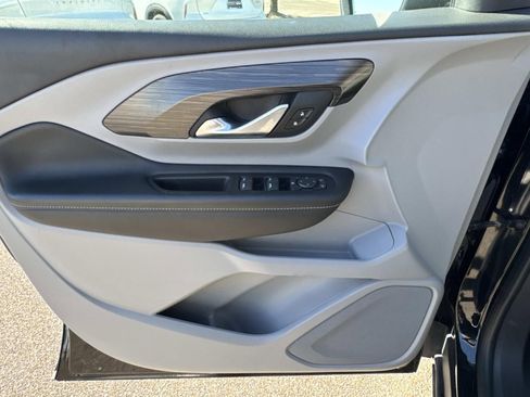 Used 2024 GMC Terrain SLE image 18