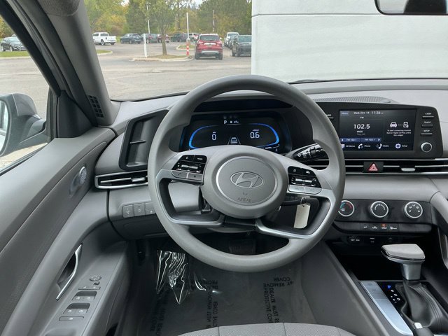 Used 2024 Hyundai Elantra SE FWD image 18