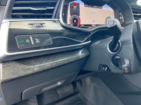 Used 2019 Audi Q8 Prestige image 9