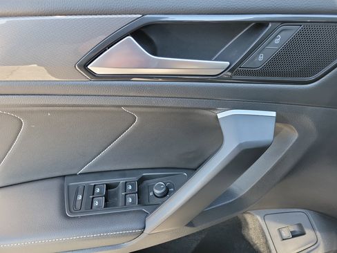 Used 2024 Volkswagen Tiguan SE image 7