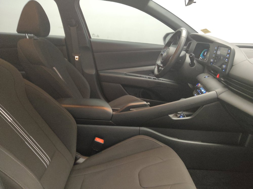 Used 2025 Hyundai Elantra Sport FWD image 21