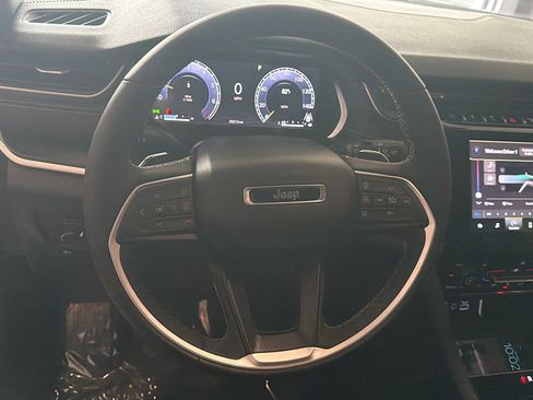 Used 2023 Jeep Grand Cherokee L Altitude AWD/4WD image 18