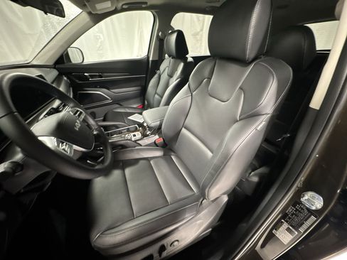 New 2025 Kia Telluride S image 13