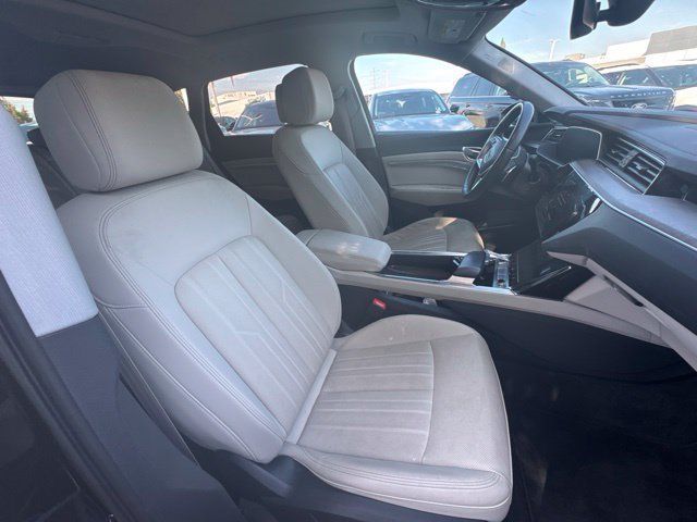 Used 2024 Audi Q8 e-tron Premium Plus w/ Premium Plus Package AWD/4WD image 8