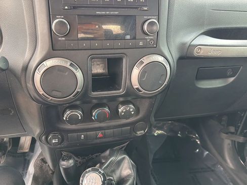 Used 2015 Jeep Wrangler Sport image 23