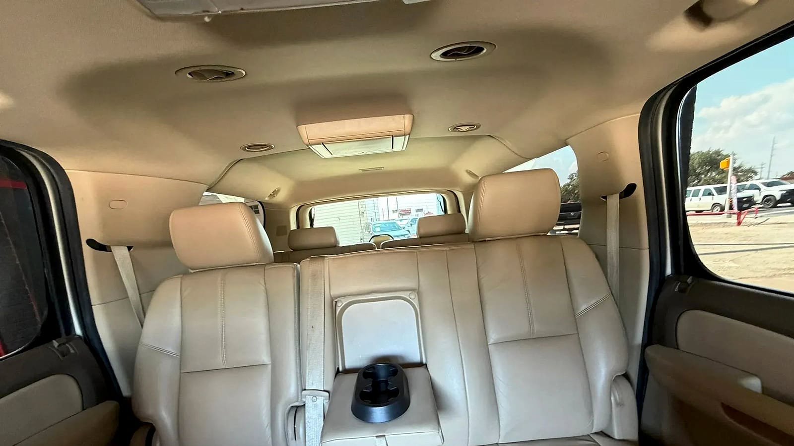 Used 2014 Chevrolet Suburban LT RWD image 32