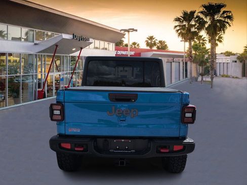 Used 2023 Jeep Gladiator Rubicon w/ LED Lighting Group AWD/4WD image 4
