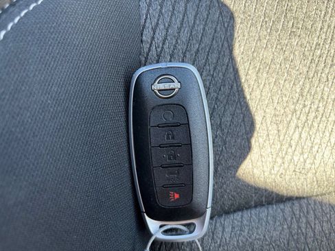 Used 2025 Nissan Rogue SV AWD/4WD image 22