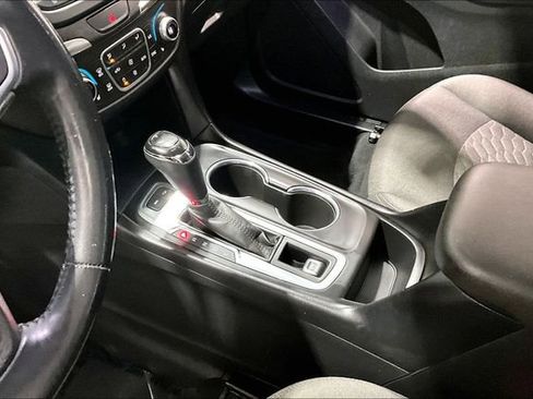 Used 2018 Chevrolet Equinox LT image 18