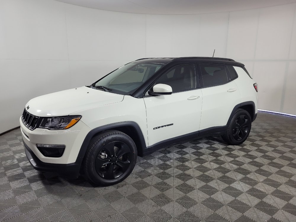 Used 2018 Jeep Compass Latitude w/ Popular Equipment Group FWD image 2