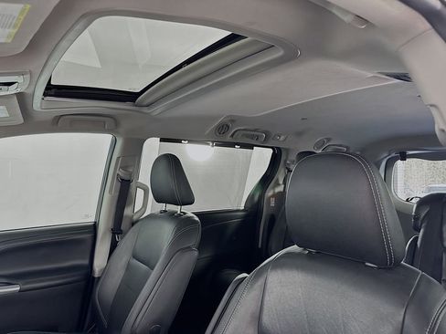 Used 2018 Toyota Sienna SE w/ SE Preferred Package image 31