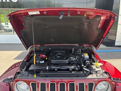 Used 2021 Jeep Wrangler Unlimited Sahara AWD/4WD image 32