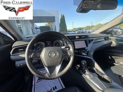 Used 2019 Toyota Camry SE FWD image 16