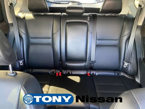 Used 2023 Nissan Rogue SV w/ SV Premium B Package FWD image 17