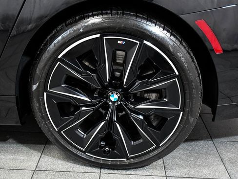 Used 2025 BMW 760i xDrive image 8