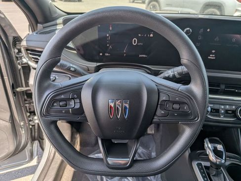 Used 2025 Buick Envista Preferred FWD image 23