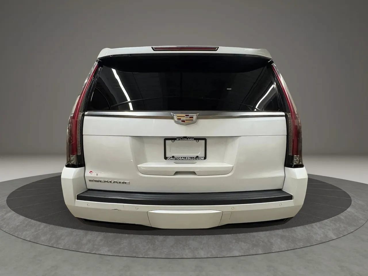 Used 2016 Cadillac Escalade Luxury AWD/4WD image 4