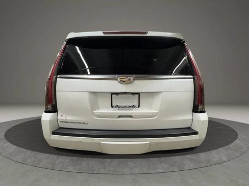 Used 2016 Cadillac Escalade Luxury AWD/4WD image 4