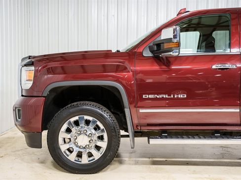 Used 2017 GMC Sierra 2500 Denali AWD/4WD image 3