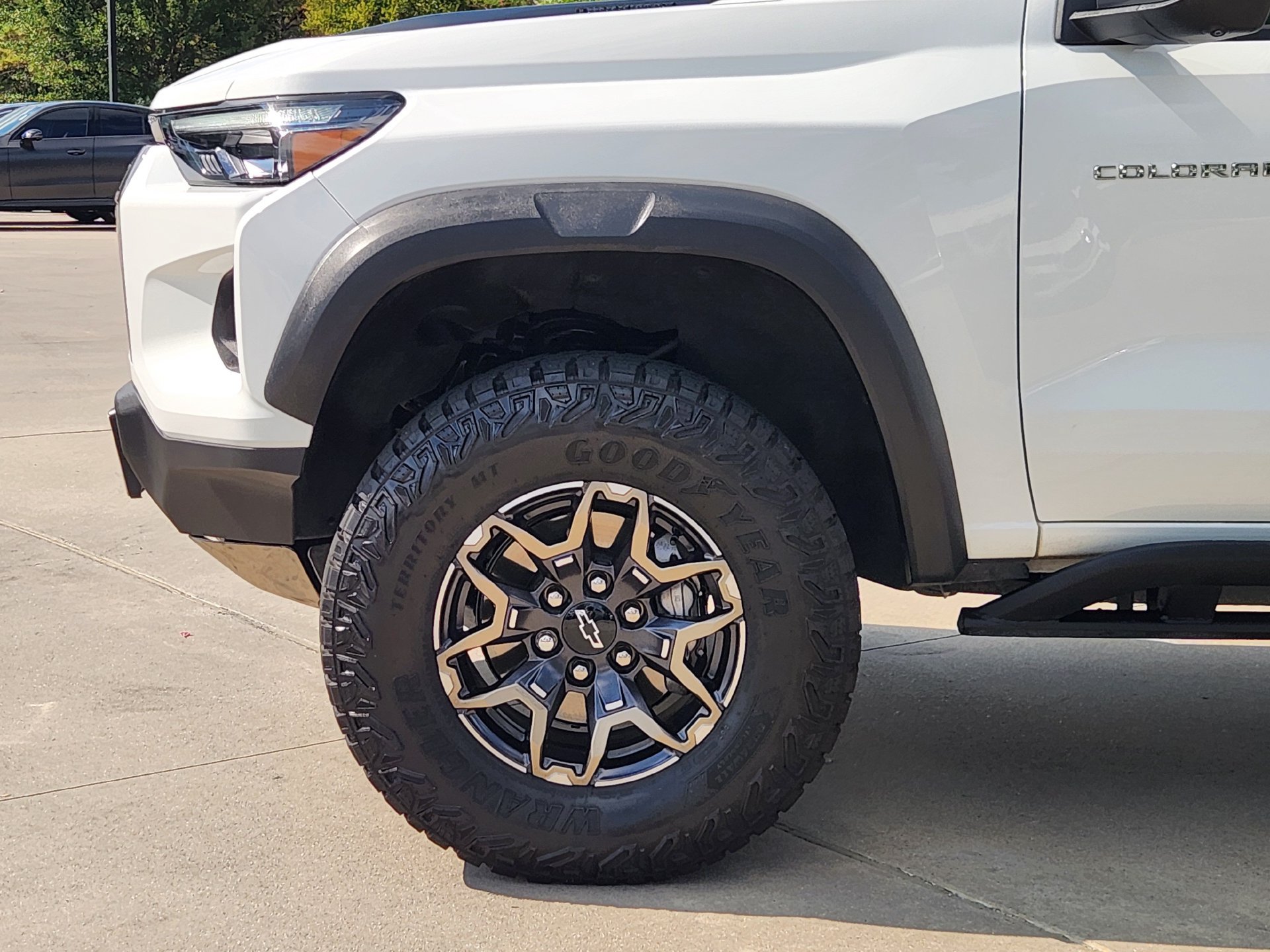 Used 2025 Chevrolet Colorado ZR2 w/ Technology Package AWD/4WD image 10