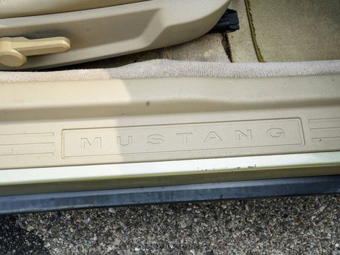 Used 2005 Ford Mustang Convertible RWD image 33