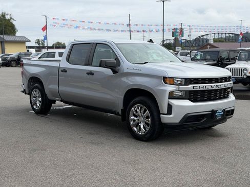 Used 2020 Chevrolet Silverado 1500 Custom w/ Custom Value Package AWD/4WD image 3