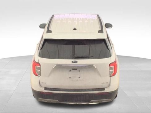 Used 2023 Ford Explorer XLT w/ Equipment Group 202A image 8