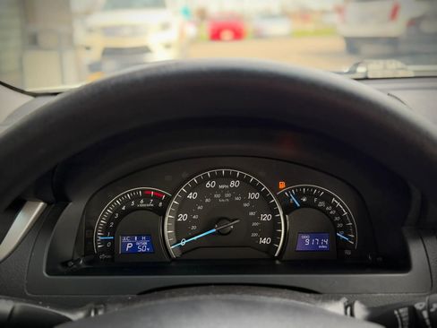 Used 2014 Toyota Camry LE image 11