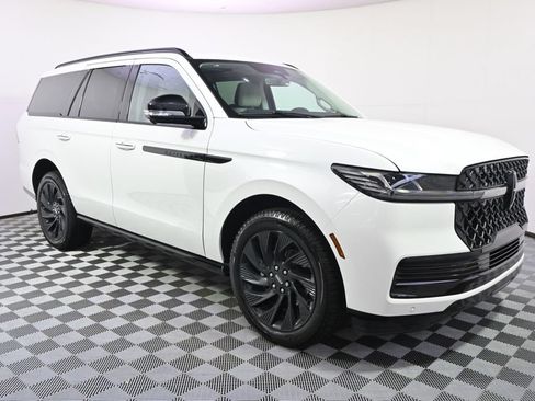 New 2026 Lincoln Navigator Reserve w/ Jet Appearance Package AWD/4WD image 8