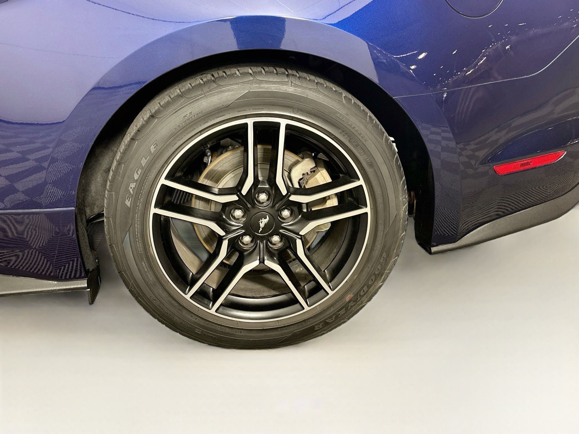Used 2018 Ford Mustang Coupe w/ Equipment Group 101A RWD image 11