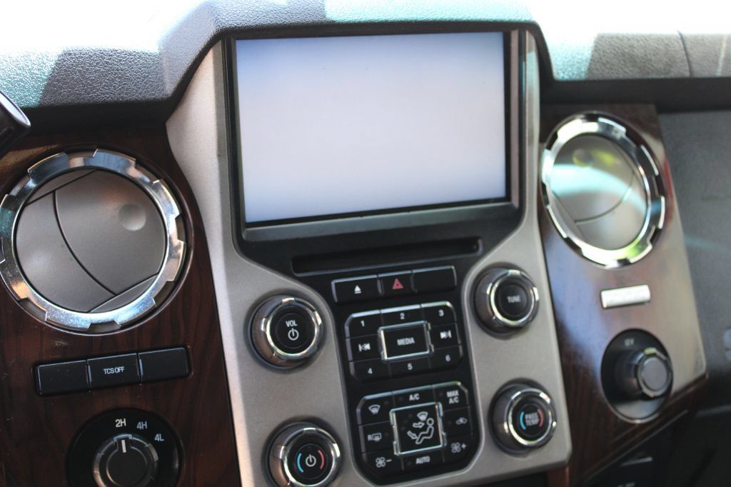 Used 2016 Ford F350 Lariat w/ Lariat Interior Package AWD/4WD image 12