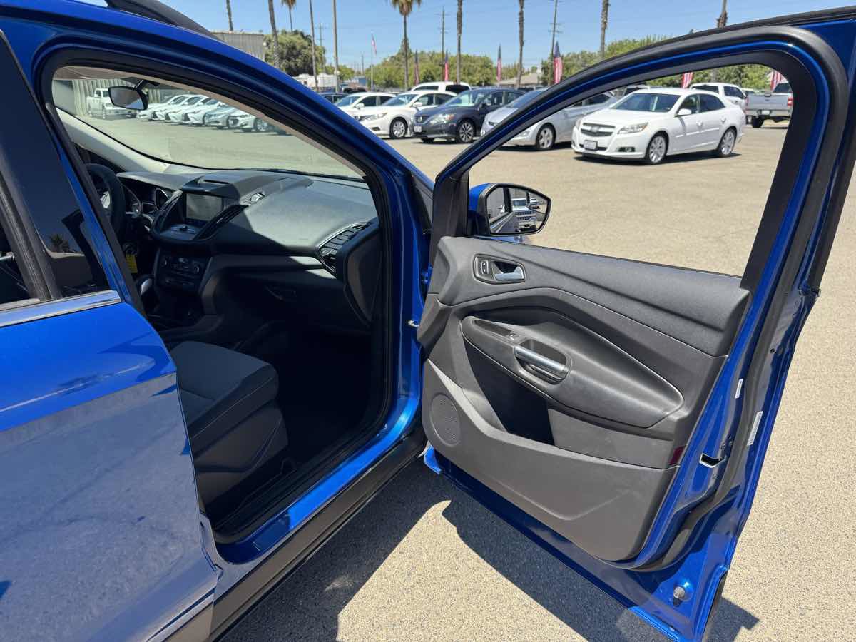 Used 2018 Ford Escape SE w/ SE Sync 3 Package AWD/4WD image 15