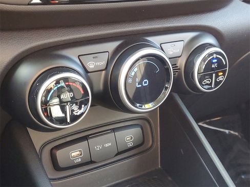 Used 2024 Hyundai Venue SEL image 27