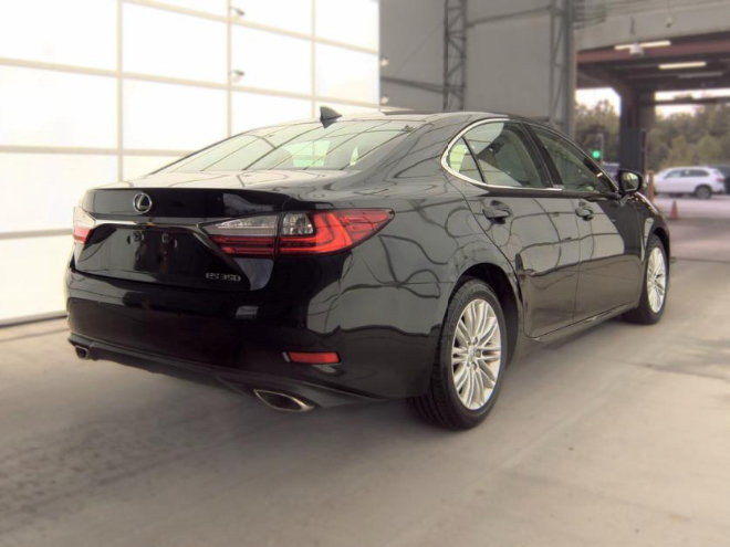 Used 2017 Lexus ES 350 w/ Premium Package FWD image 4