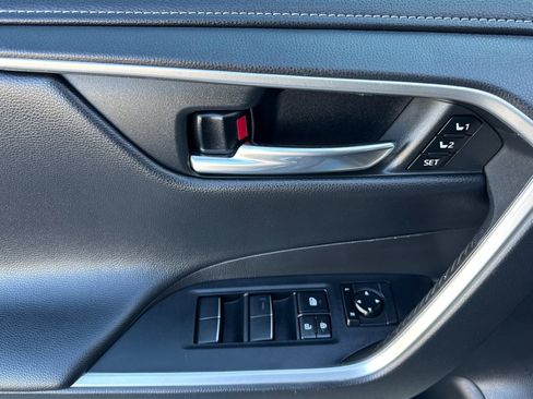 Used 2020 Toyota RAV4 Limited image 10