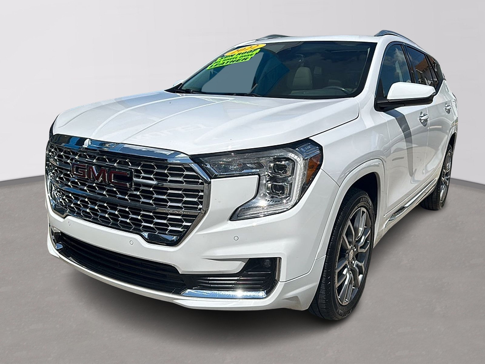 Used 2022 GMC Terrain Denali AWD/4WD image 1