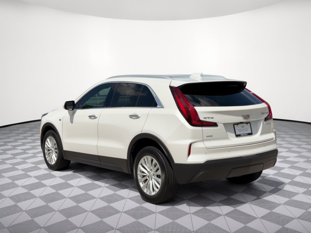 Certified 2024 Cadillac XT4 Luxury w/ Cold Weather Package AWD/4WD image 3