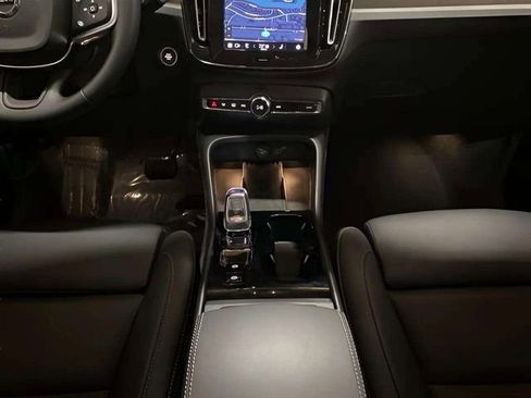 Used 2025 Volvo XC40 B5 Plus image 12