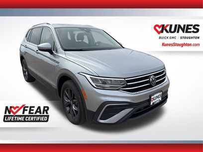 Used 2022 Volkswagen Tiguan SE w/ Panoramic Sunroof Package