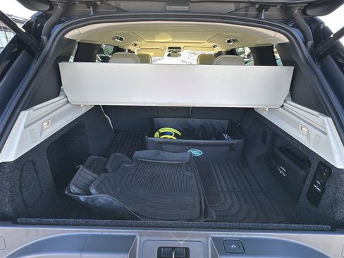 Used 2025 Land Rover Range Rover SE image 23