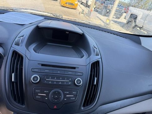 Used 2017 Ford Escape SE image 8