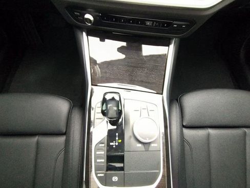 Used 2021 BMW 330i Sedan w/ Driving Assistance Package image 40