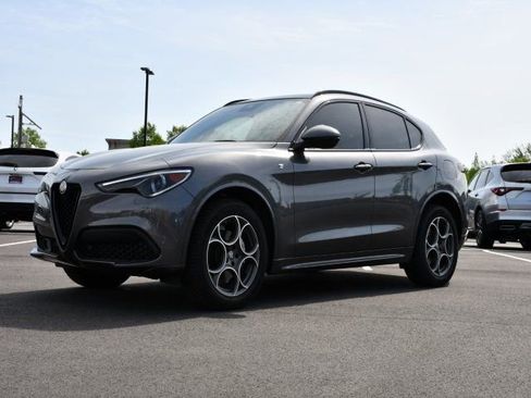 Used 2022 Alfa Romeo Stelvio Ti image 5